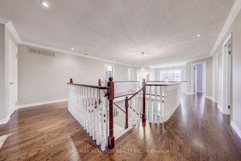 Photo 35 at 6 White Oak Crescent, Langstaff, Richmond Hill