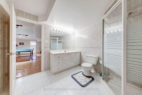 Photo 45 at 6 White Oak Crescent, Langstaff, Richmond Hill