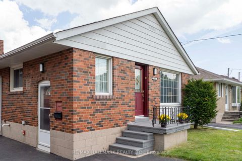 Photo 2 at 1557 Pharmacy Avenue, Maryvale, Toronto