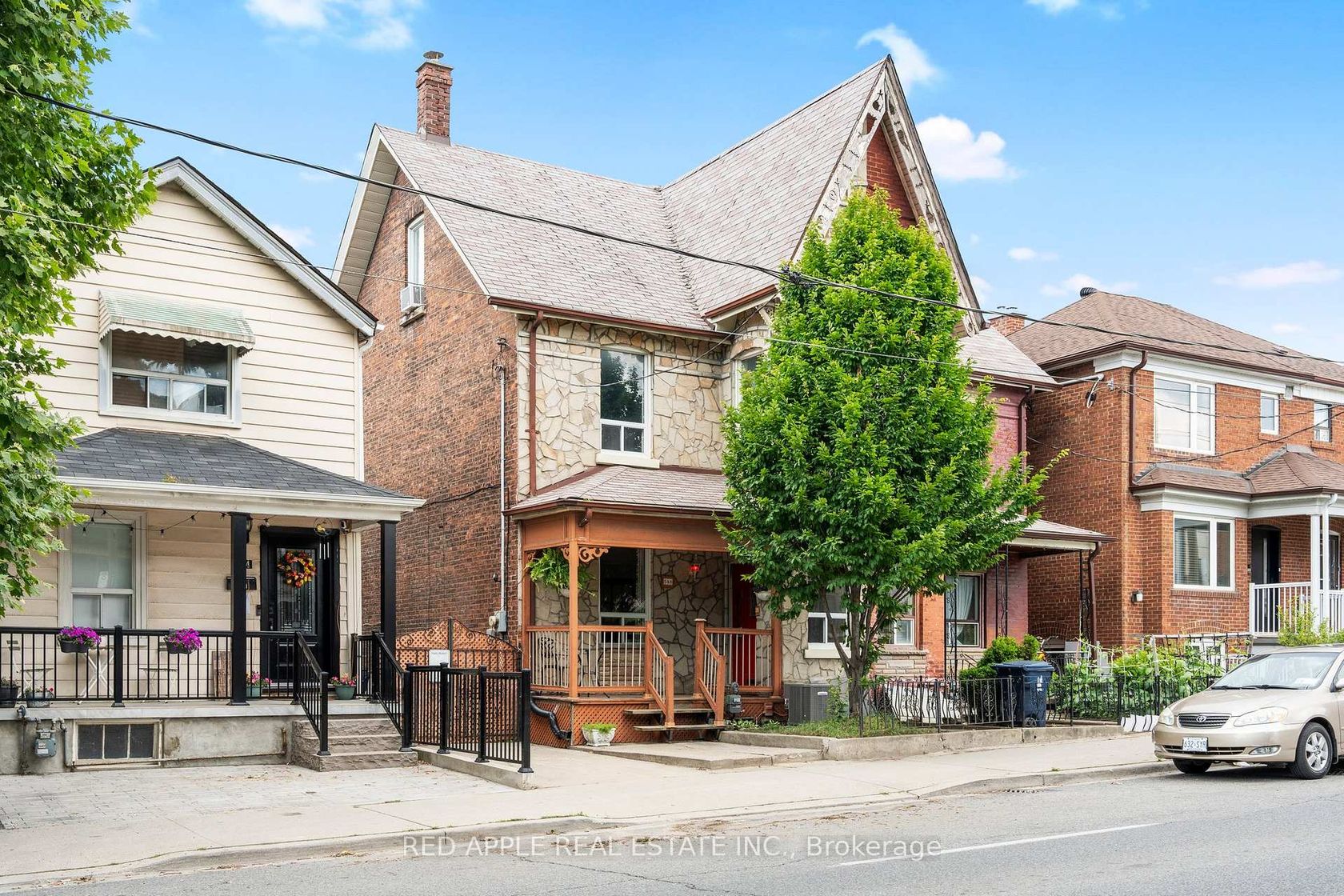 546 Dufferin Street, Little Portugal, Toronto 