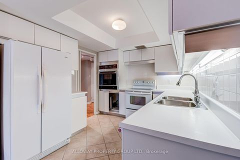 Photo 14 at 1305 - 1166 Bay Street, Bay Street Corridor, Toronto