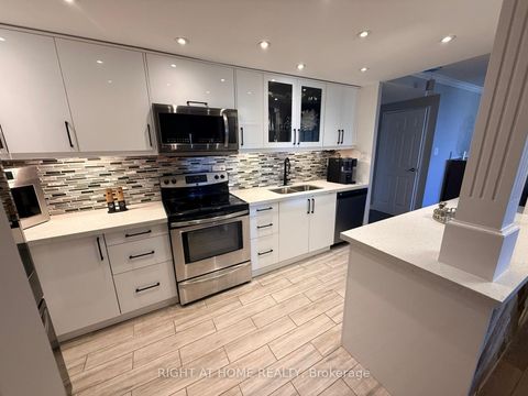 Photo 2 at 1102 - 820 Burnhamthorpe Road, Markland Wood, Toronto