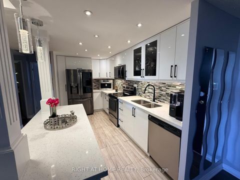 Photo 3 at 1102 - 820 Burnhamthorpe Road, Markland Wood, Toronto