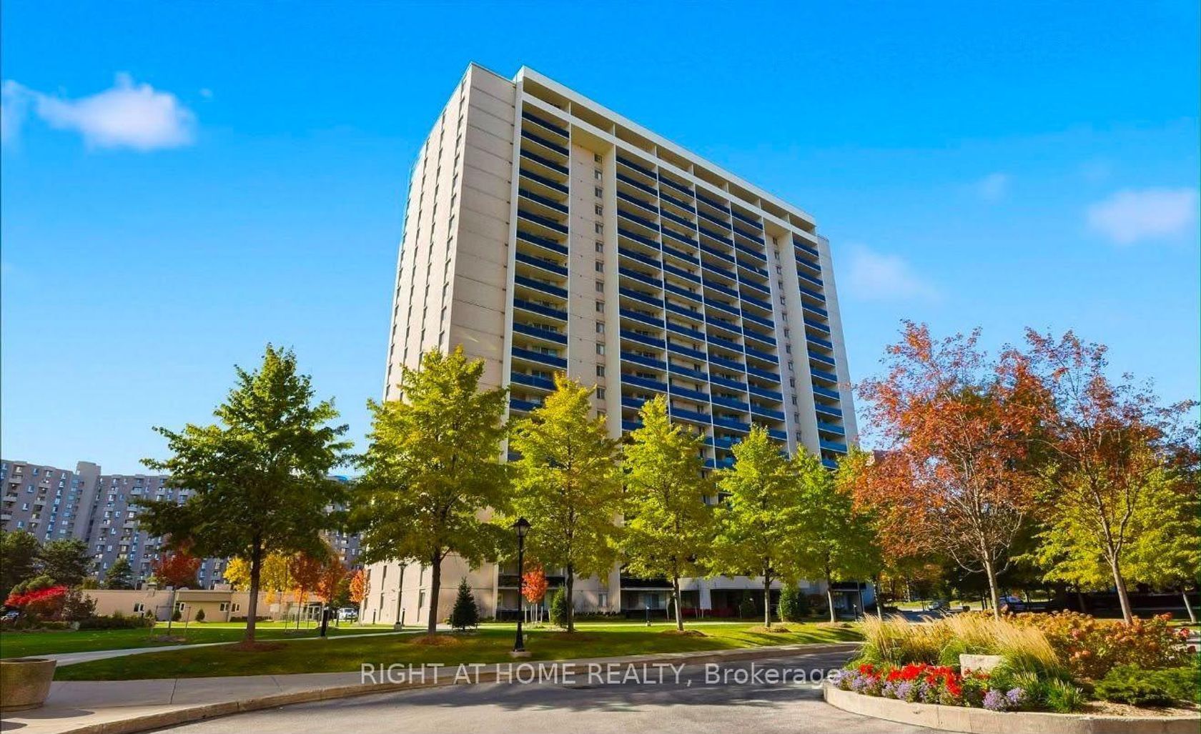 1102 - 820 Burnhamthorpe Road, Markland Wood, Toronto photo 2