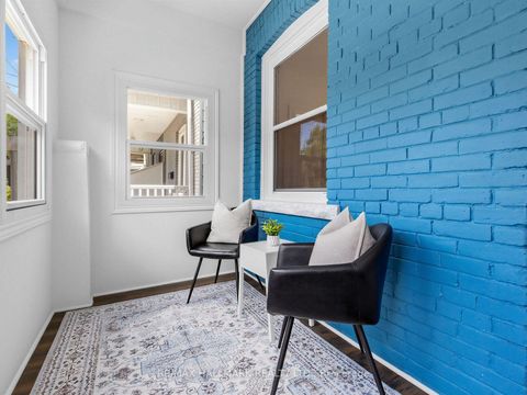 Photo 2 at 147 Chisholm Avenue, Lumsden, Toronto
