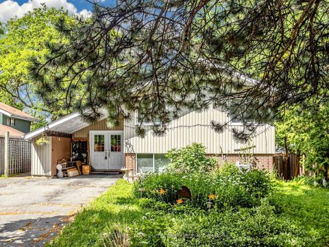 Photo 1 at 14 Rosswood Crescent, Bendale, Toronto