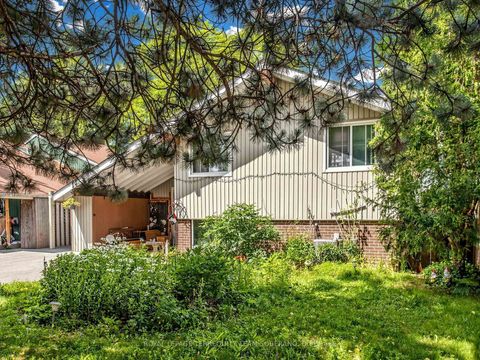 Photo 2 at 14 Rosswood Crescent, Bendale, Toronto