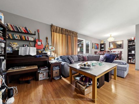 Photo 4 at 14 Rosswood Crescent, Bendale, Toronto