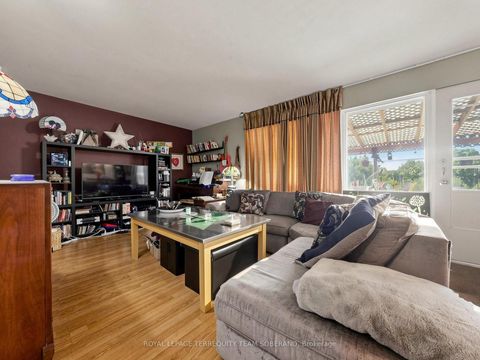 Photo 5 at 14 Rosswood Crescent, Bendale, Toronto