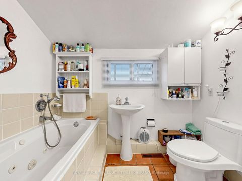 Photo 32 at 14 Rosswood Crescent, Bendale, Toronto