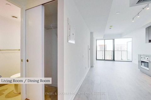 Photo 2 at 4211 - 161 Roehampton Avenue, Mount Pleasant West, Toronto