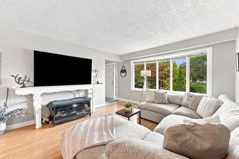 Photo 4 at 30 Harding Avenue, Cundles East, Barrie