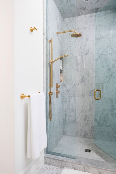 Photo 33 at 207 Strathallan Boulevard, Lawrence Park South, Toronto