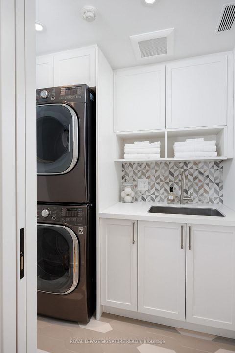 Photo 36 at 207 Strathallan Boulevard, Lawrence Park South, Toronto