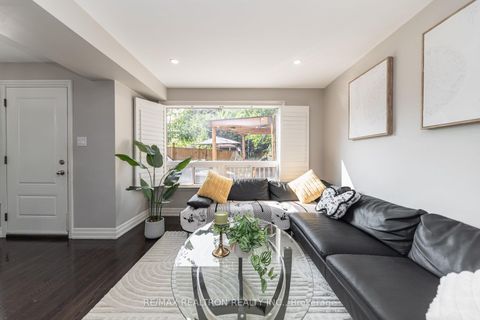 Photo 4 at 2 Lynedock Crescent, Donalda, Toronto