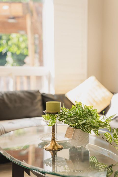Photo 6 at 2 Lynedock Crescent, Donalda, Toronto