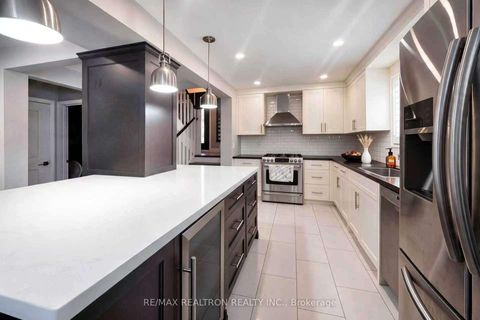 Photo 10 at 2 Lynedock Crescent, Donalda, Toronto