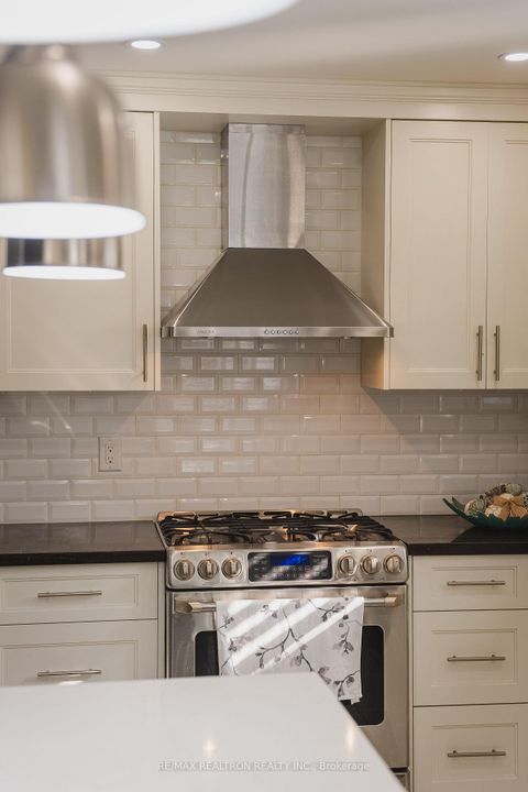 Photo 12 at 2 Lynedock Crescent, Donalda, Toronto