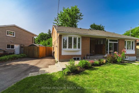 Photo 38 at 2 Lynedock Crescent, Donalda, Toronto
