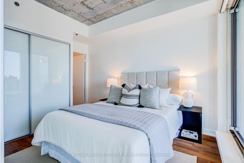 Photo 10 at 516 - 20 Minowan Miikan Lane, Little Portugal, Toronto