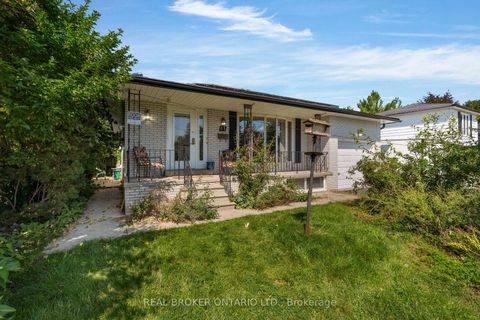 Photo 3 at 61 Bernick Drive, Grove East, Barrie