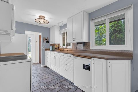 Photo 7 at 61 Bernick Drive, Grove East, Barrie