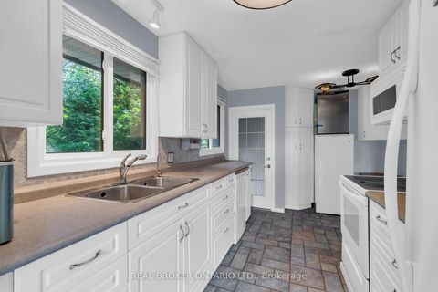 Photo 9 at 61 Bernick Drive, Grove East, Barrie