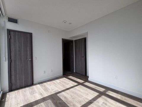 Photo 5 at 2203 - 3 Concord Cityplace Way, Waterfront Communities C1, Toronto