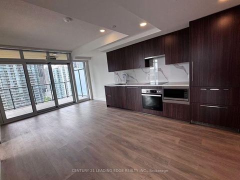 Photo 7 at 2203 - 3 Concord Cityplace Way, Waterfront Communities C1, Toronto