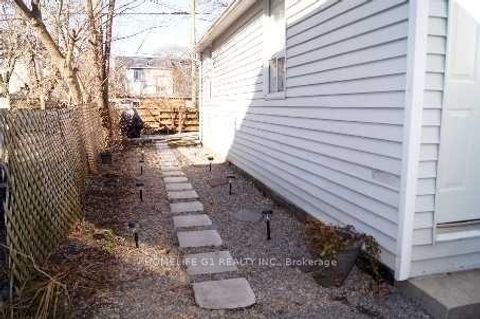 Photo 7 at 122 Harding Boulevard, Cliffside, Toronto