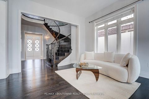 Photo 4 at 16 Gracedale Drive, Westbrook, Richmond Hill