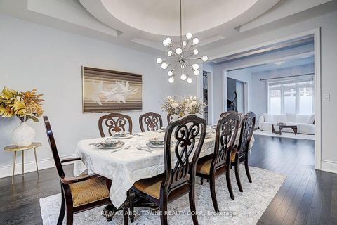 Photo 7 at 16 Gracedale Drive, Westbrook, Richmond Hill