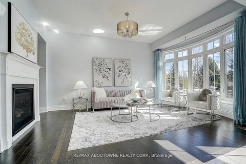 Photo 9 at 16 Gracedale Drive, Westbrook, Richmond Hill