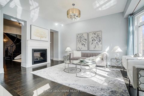 Photo 10 at 16 Gracedale Drive, Westbrook, Richmond Hill