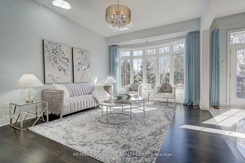 Photo 11 at 16 Gracedale Drive, Westbrook, Richmond Hill