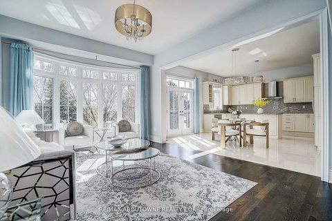 Photo 12 at 16 Gracedale Drive, Westbrook, Richmond Hill