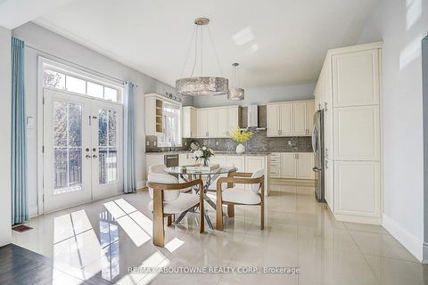 Photo 14 at 16 Gracedale Drive, Westbrook, Richmond Hill
