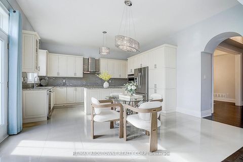 Photo 16 at 16 Gracedale Drive, Westbrook, Richmond Hill