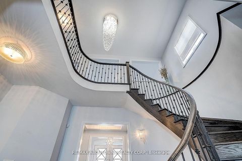 Photo 18 at 16 Gracedale Drive, Westbrook, Richmond Hill