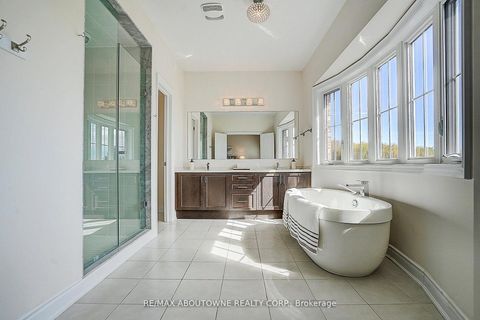 Photo 23 at 16 Gracedale Drive, Westbrook, Richmond Hill