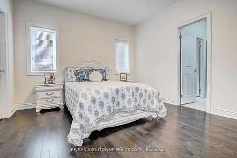 Photo 29 at 16 Gracedale Drive, Westbrook, Richmond Hill
