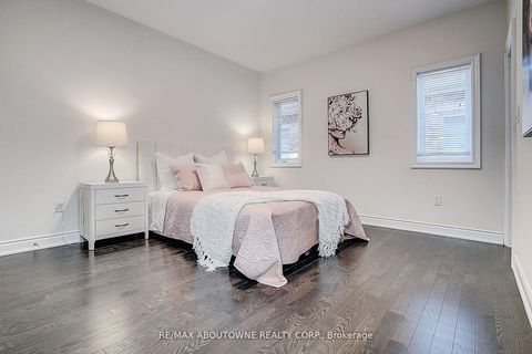 Photo 30 at 16 Gracedale Drive, Westbrook, Richmond Hill