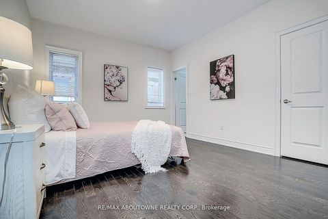 Photo 31 at 16 Gracedale Drive, Westbrook, Richmond Hill