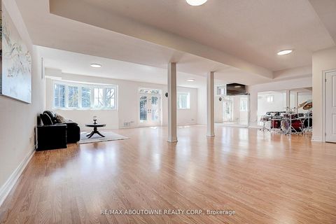 Photo 33 at 16 Gracedale Drive, Westbrook, Richmond Hill