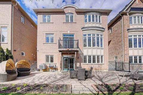Photo 38 at 16 Gracedale Drive, Westbrook, Richmond Hill