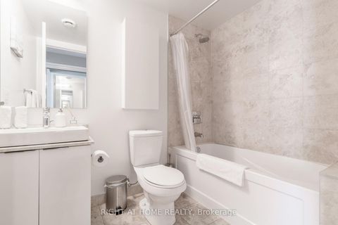 Photo 4 at 5606 - 14 York Street, Waterfront Communities C1, Toronto
