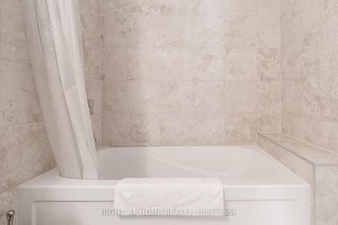 Photo 15 at 5606 - 14 York Street, Waterfront Communities C1, Toronto