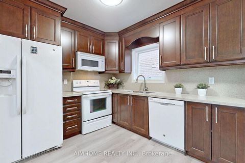 Photo 9 at 399 Flanagan Court, Summerhill Estates, Newmarket