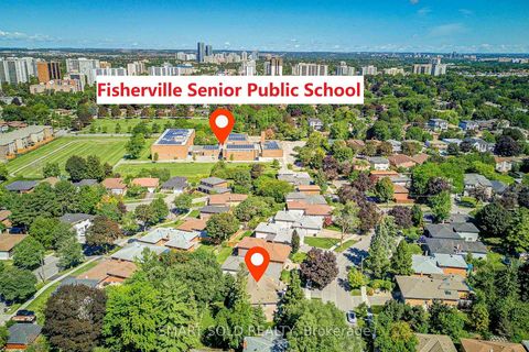 Photo 2 at 6 Brill Crescent, Newtonbrook West, Toronto