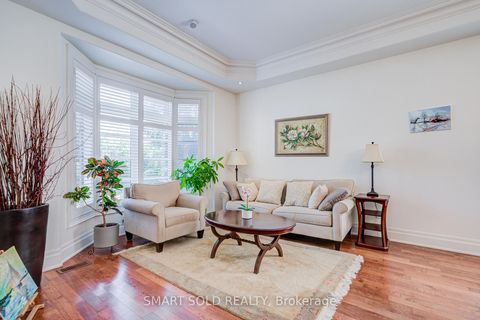 Photo 4 at 6 Brill Crescent, Newtonbrook West, Toronto